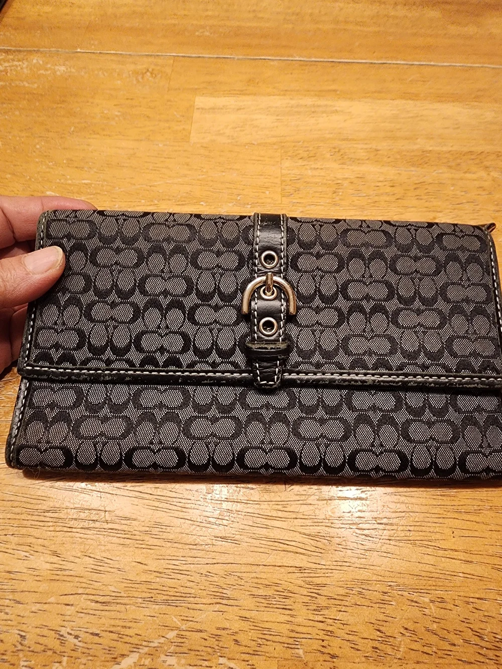authentic vintage Coach Signature Soho buckle long wallet finished in black and